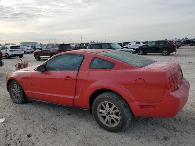 1ZVHT80N185174966 - 2008 FORD MUSTANG RED photo 2