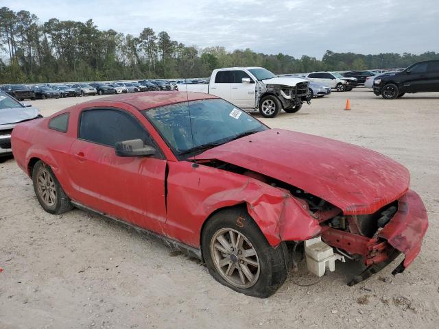 1ZVHT80N185174966 - 2008 FORD MUSTANG RED photo 4