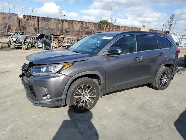 5TDKZRFHXJS531298 - 2018 TOYOTA HIGHLANDER SE GRAY photo 1