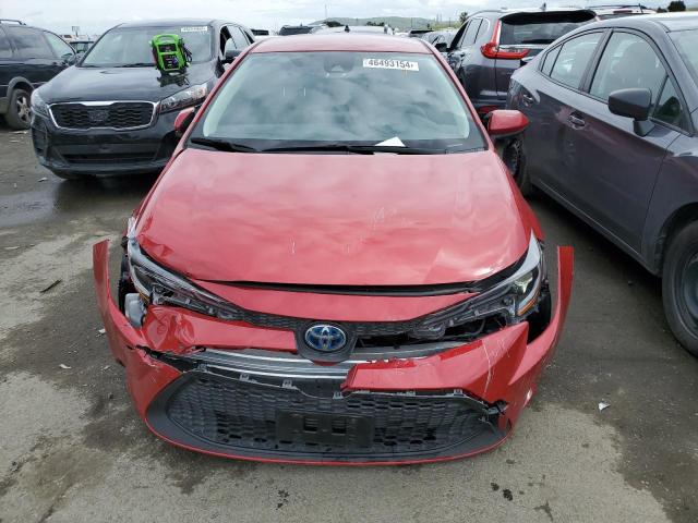 JTDEAMDE7MJ016504 - 2021 TOYOTA COROLLA LE RED photo 5