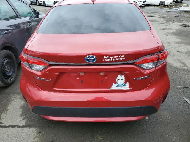 JTDEAMDE7MJ016504 - 2021 TOYOTA COROLLA LE RED photo 6