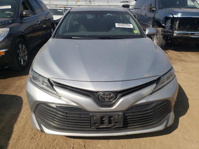 4T1B11HKXJU105670 - 2018 TOYOTA CAMRY L SILVER photo 5