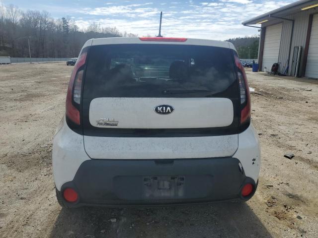 KNDJN2A2XG7859812 - 2016 KIA SOUL WHITE photo 6