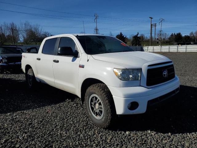 5TFDY5F16DX272685 - 2013 TOYOTA TUNDRA CREWMAX SR5 WHITE photo 4