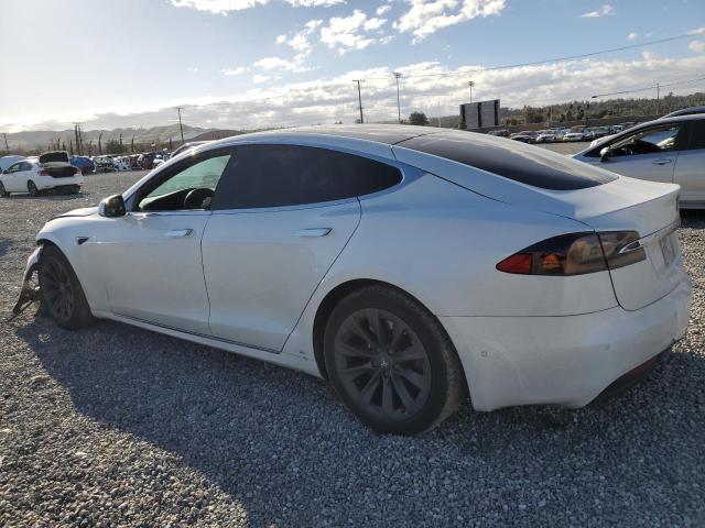 5YJSA1E25LF378925 - 2020 TESLA MODEL S WHITE photo 2