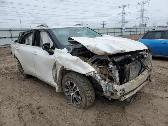 5TDGZRBH8MS134639 - 2021 TOYOTA HIGHLANDER XLE WHITE photo 4
