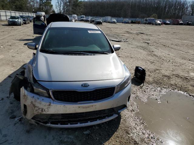 3KPFL4A72JE170910 - 2018 KIA FORTE LX SILVER photo 5