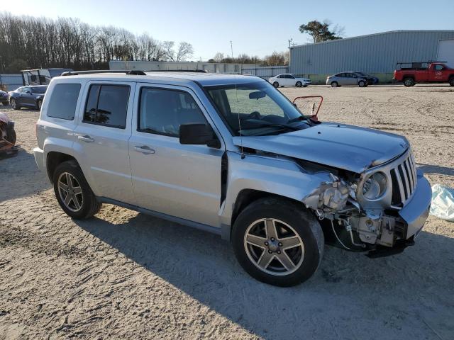 1J4NF2GB1AD521904 - 2010 JEEP PATRIOT SPORT SILVER photo 4