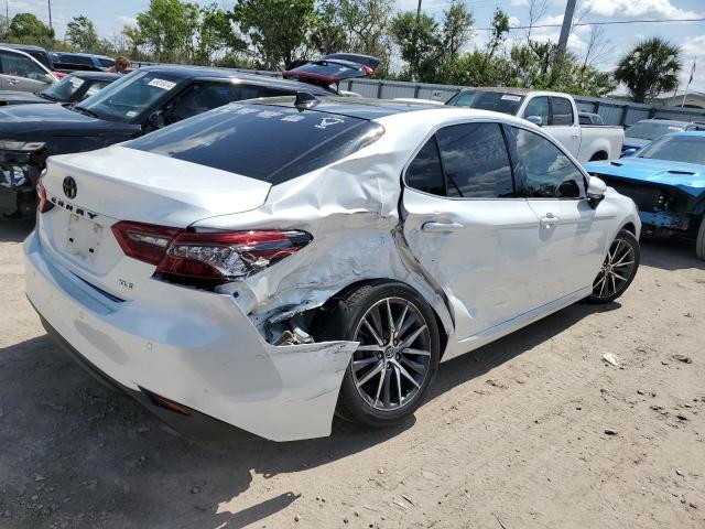 4T1FZ1AK2PU073469 - 2023 TOYOTA CAMRY XLE WHITE photo 3