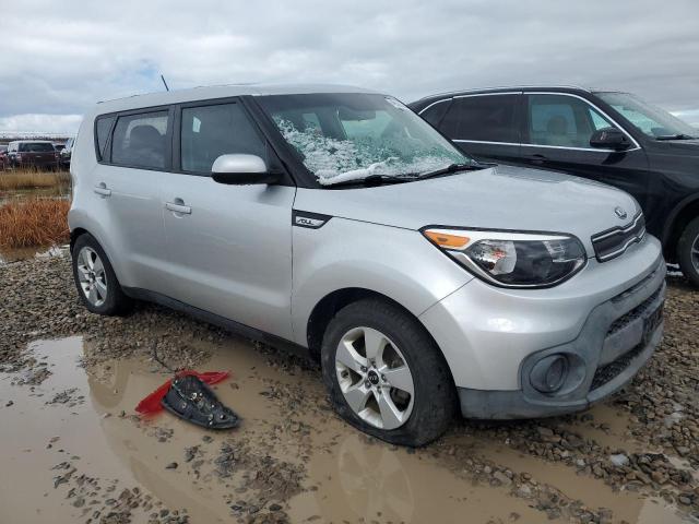 KNDJN2A27K7677008 - 2019 KIA SOUL SILVER photo 4