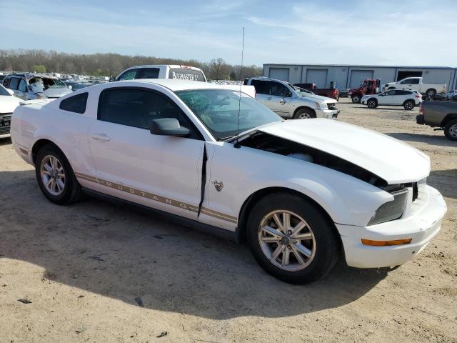 1ZVHT80N895141531 - 2009 FORD MUSTANG WHITE photo 4