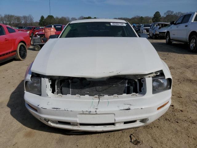 1ZVHT80N895141531 - 2009 FORD MUSTANG WHITE photo 5