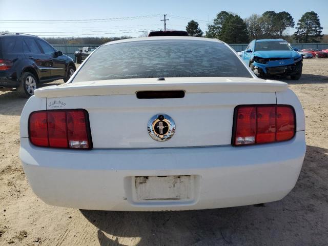 1ZVHT80N895141531 - 2009 FORD MUSTANG WHITE photo 6