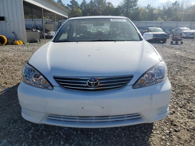 4T1BE32KX5U620425 - 2005 TOYOTA CAMRY LE WHITE photo 5