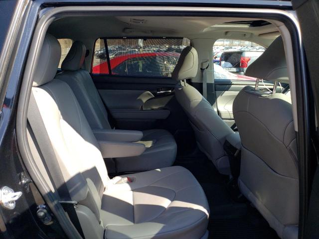 5TDGZRBH6NS573551 - 2022 TOYOTA HIGHLANDER XLE BLACK photo 11