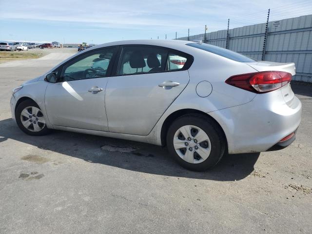 3KPFK4A79JE220947 - 2018 KIA FORTE LX SILVER photo 2