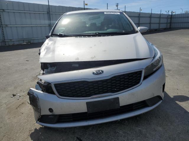 3KPFK4A79JE220947 - 2018 KIA FORTE LX SILVER photo 5