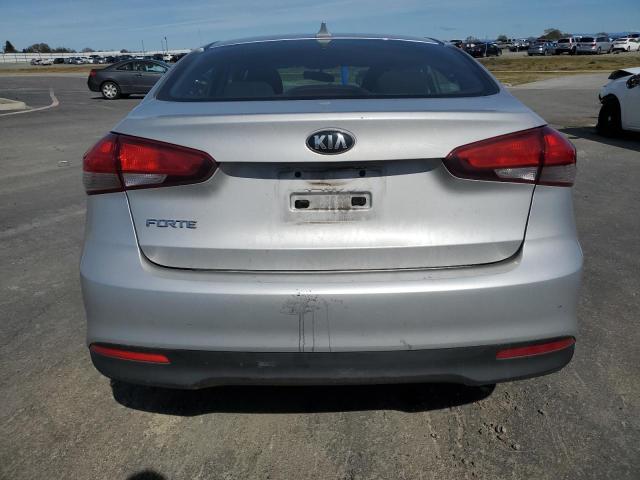 3KPFK4A79JE220947 - 2018 KIA FORTE LX SILVER photo 6