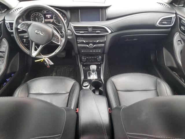 SJKCH5CR4HA035947 - 2017 INFINITI QX30 BASE 红色 照片 8