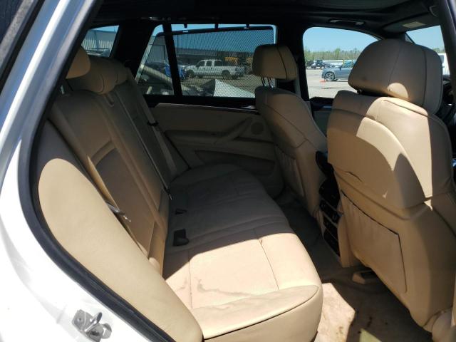 5UXFE8C54AL310586 - 2010 BMW X5 XDRIVE48I WHITE photo 11