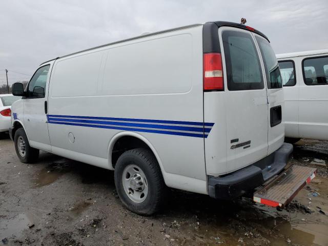 1GCZGTCG3B1190564 - 2011 CHEVROLET EXPRESS G3 WHITE photo 2