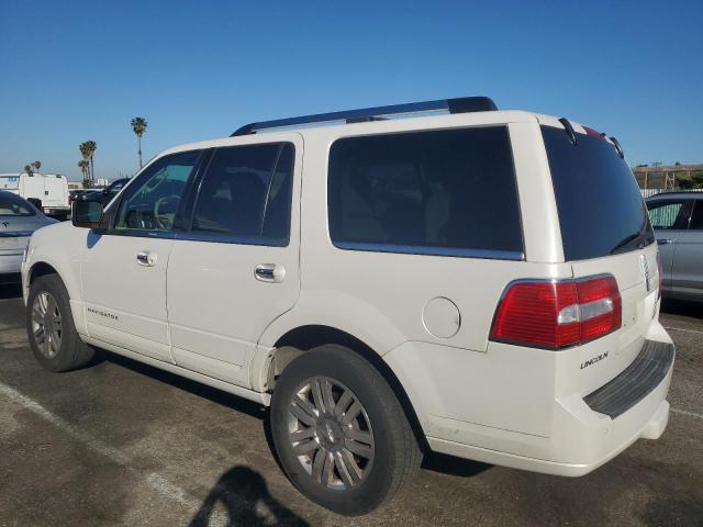 5LMJJ2J59BEJ06677 - 2011 LINCOLN NAVIGATOR WHITE photo 2