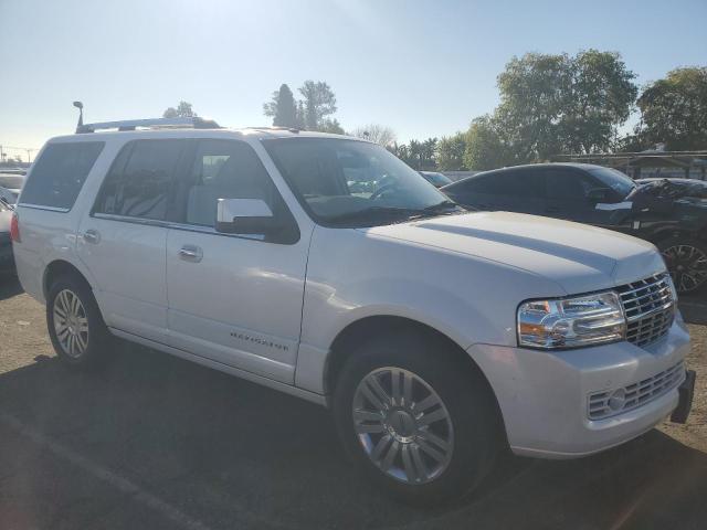 5LMJJ2J59BEJ06677 - 2011 LINCOLN NAVIGATOR WHITE photo 4