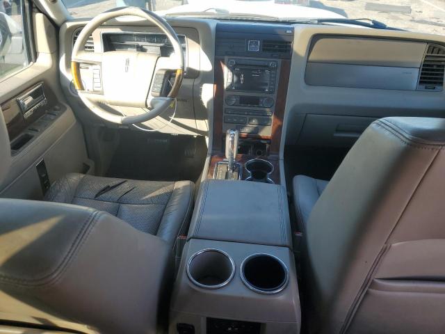 5LMJJ2J59BEJ06677 - 2011 LINCOLN NAVIGATOR WHITE photo 8