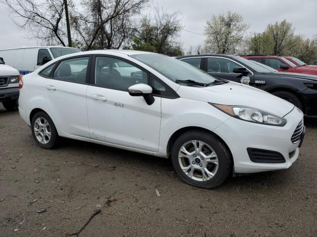 3FADP4BJ2GM180704 - 2016 FORD FIESTA SE WHITE photo 4