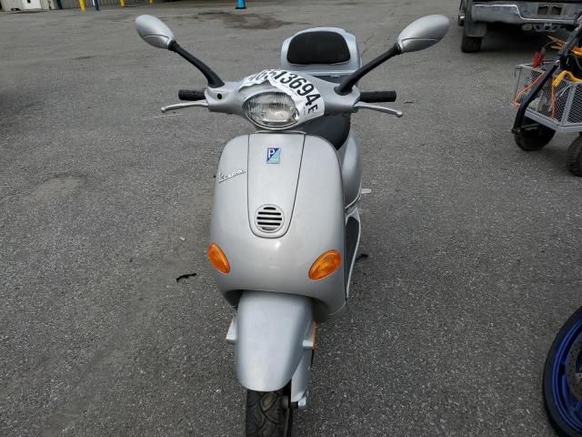 ZAPM198F725005728 - 2002 VESPA M198F SILVER photo 2