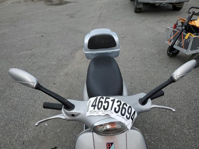 ZAPM198F725005728 - 2002 VESPA M198F SILVER photo 5