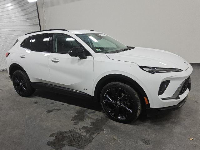 LRBFZPE4XRD074390 - 2024 BUICK ENVISION ESSENCE Սպիտակ լուսանկար 4