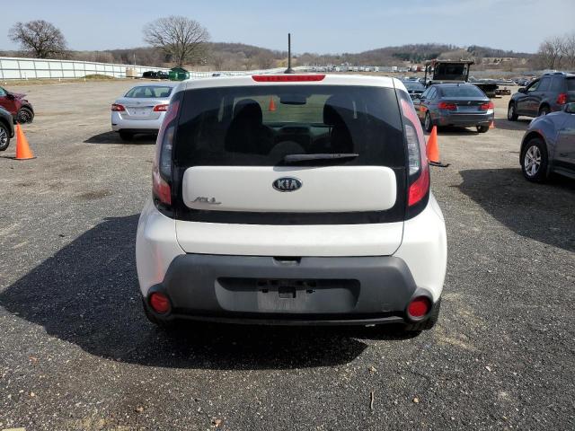 KNDJN2A29F7225356 - 2015 KIA SOUL WHITE photo 6