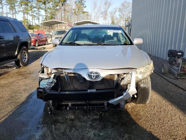 4T1BF3EK4BU724672 - 2011 TOYOTA CAMRY BASE SILVER photo 5