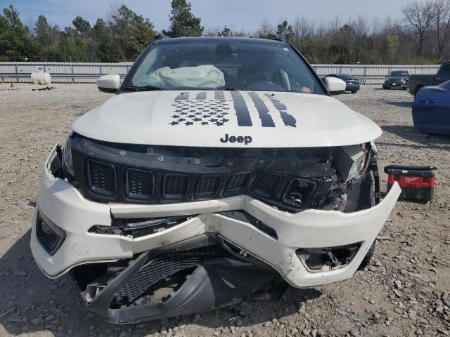 3C4NJDBB6JT301563 - 2018 JEEP COMPASS LATITUDE WHITE photo 5