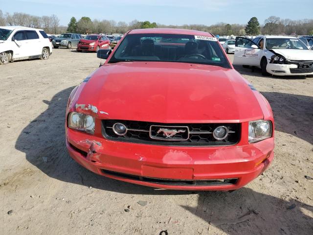 1ZVHT80N765106779 - 2006 FORD MUSTANG RED photo 5