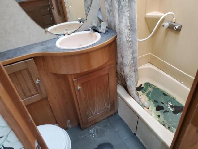 1KB1E2F2374000805 - 2007 HOLIDAY RAMBLER BLACK DIAMOND Белый фото 9