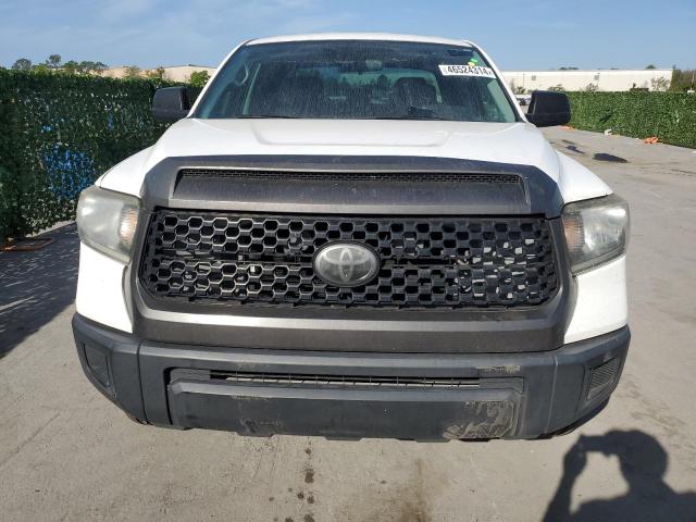 5TFRM5F10JX127431 - 2018 TOYOTA TUNDRA DOUBLE CAB SR/SR5 WHITE photo 5
