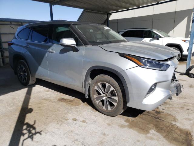 5TDGZRBH6MS549703 - 2021 TOYOTA HIGHLANDER XLE SILVER photo 4