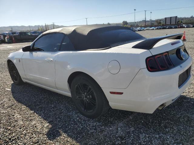 1ZVBP8EM6D5260231 - 2013 FORD MUSTANG WHITE photo 2