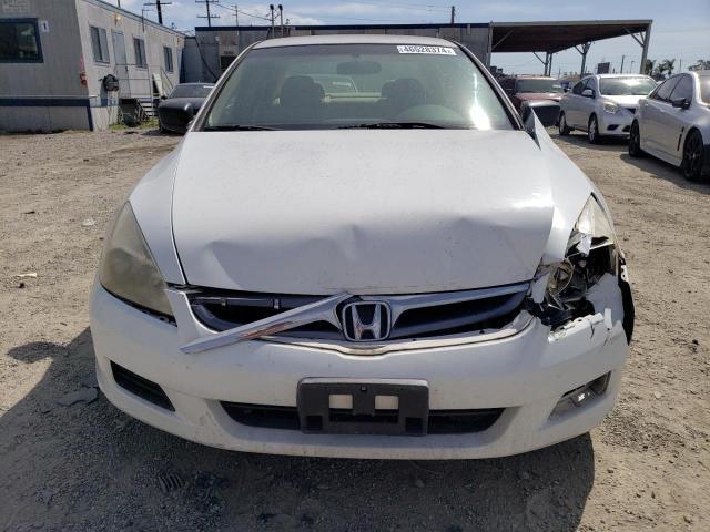 JHMCM56177C012362 - 2007 HONDA ACCORD VALUE WHITE photo 5