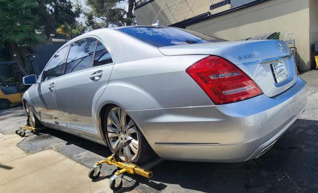 WDDNG9FBXAA318546 - 2010 MERCEDES-BENZ S 400 GRAY photo 3