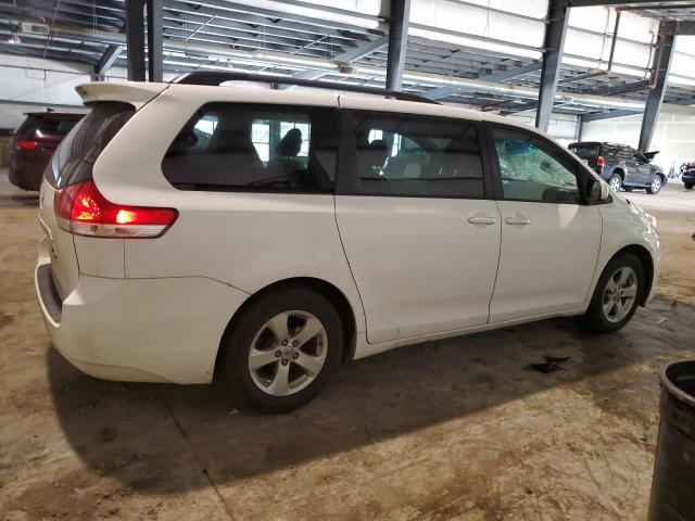 5TDKK3DC6DS299201 - 2013 TOYOTA SIENNA LE WHITE photo 3