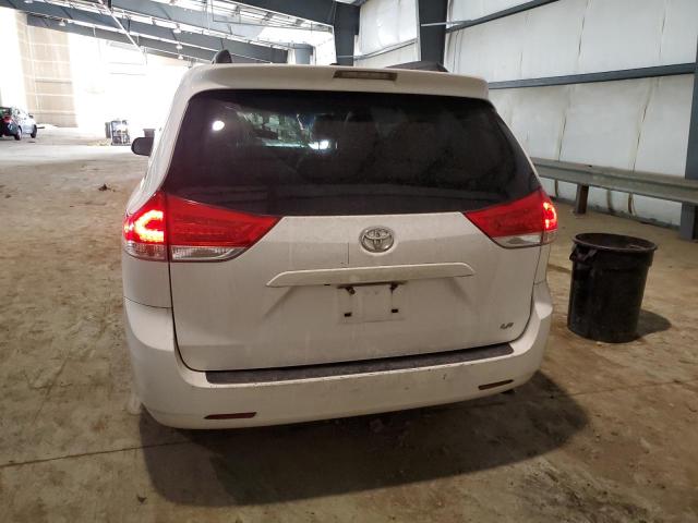 5TDKK3DC6DS299201 - 2013 TOYOTA SIENNA LE WHITE photo 6