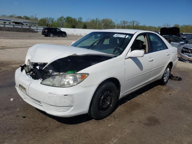 4T1BE32K05U635810 - 2005 TOYOTA CAMRY LE WHITE photo 1