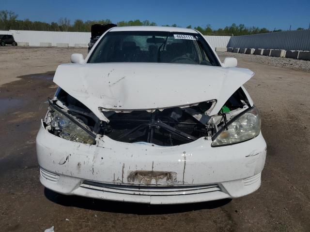 4T1BE32K05U635810 - 2005 TOYOTA CAMRY LE WHITE photo 5