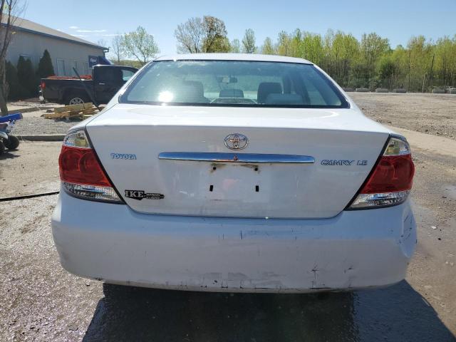 4T1BE32K05U635810 - 2005 TOYOTA CAMRY LE WHITE photo 6