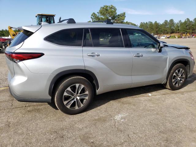 5TDGZRAH0MS534051 - 2021 TOYOTA HIGHLANDER XLE SILVER photo 3