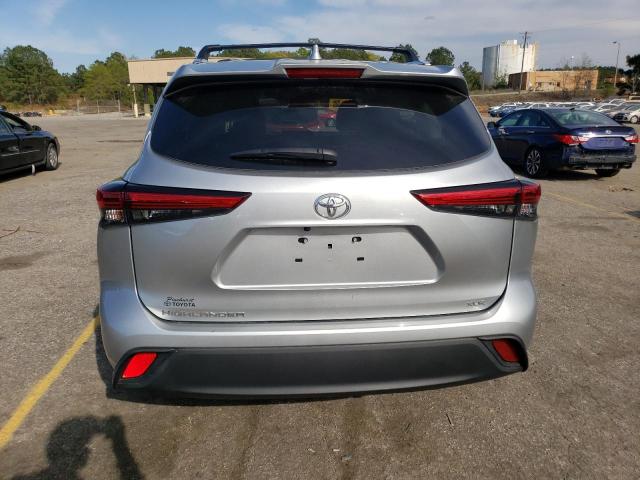 5TDGZRAH0MS534051 - 2021 TOYOTA HIGHLANDER XLE SILVER photo 6
