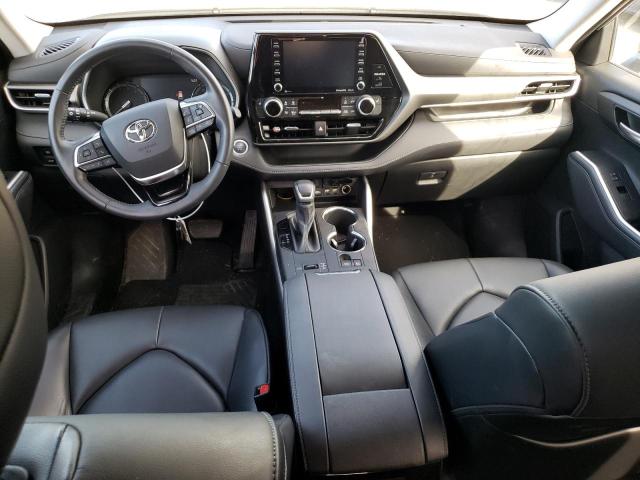 5TDGZRAH0MS534051 - 2021 TOYOTA HIGHLANDER XLE SILVER photo 8